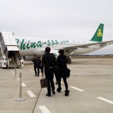 タラップまでは歩いてすぐ 春秋航空のA320 ＠茨城空港