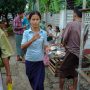 ヤンゴンの下町の人々＠ミャンマー
